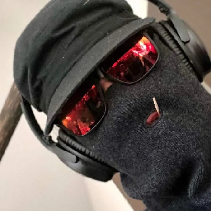 Roofer Photo On Jungo Live