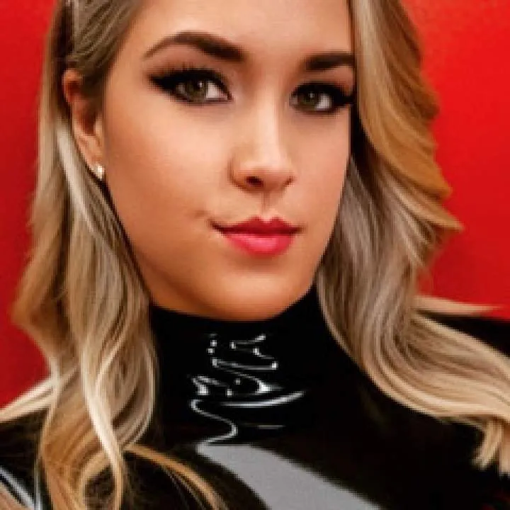 Mistress Desi Photo On Jungo Live