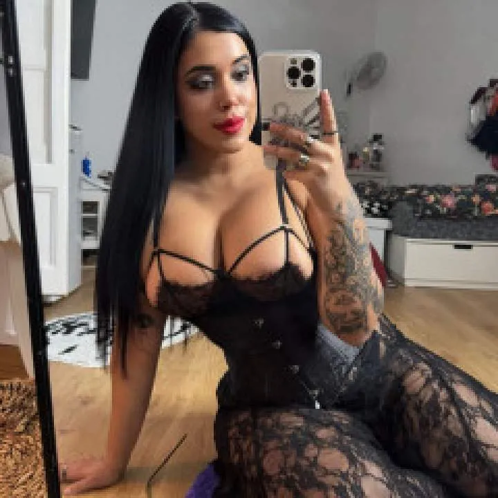 Sheldon Eve Photo On Jungo Live