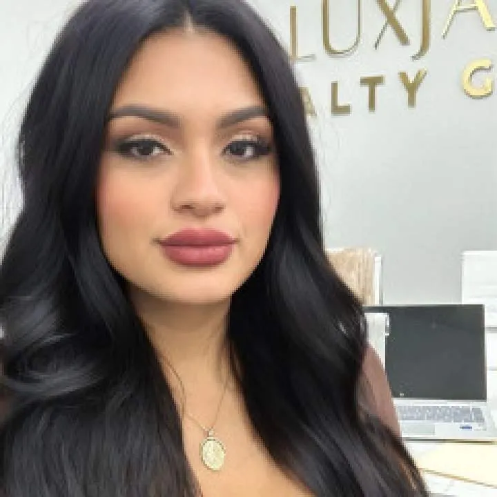 Cloe Photo On Jungo Live