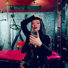 Mistressshelly........