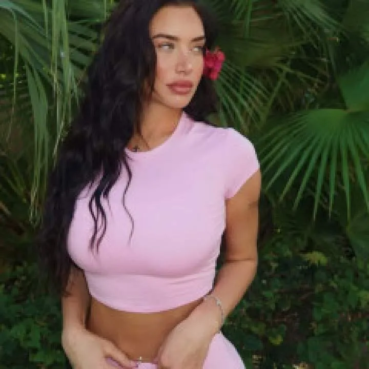 Mariyam Photo On Jungo Live