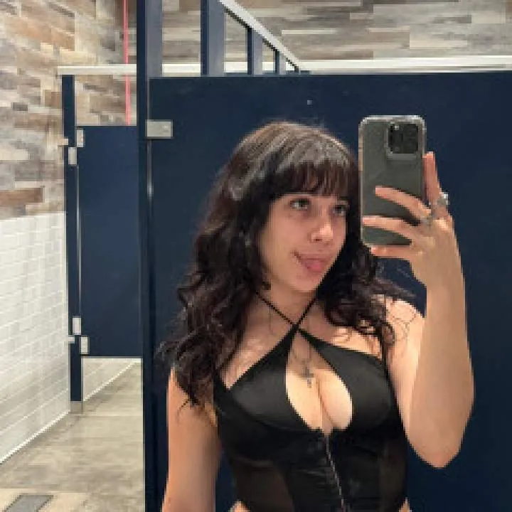 Laura Photo On Jungo Live