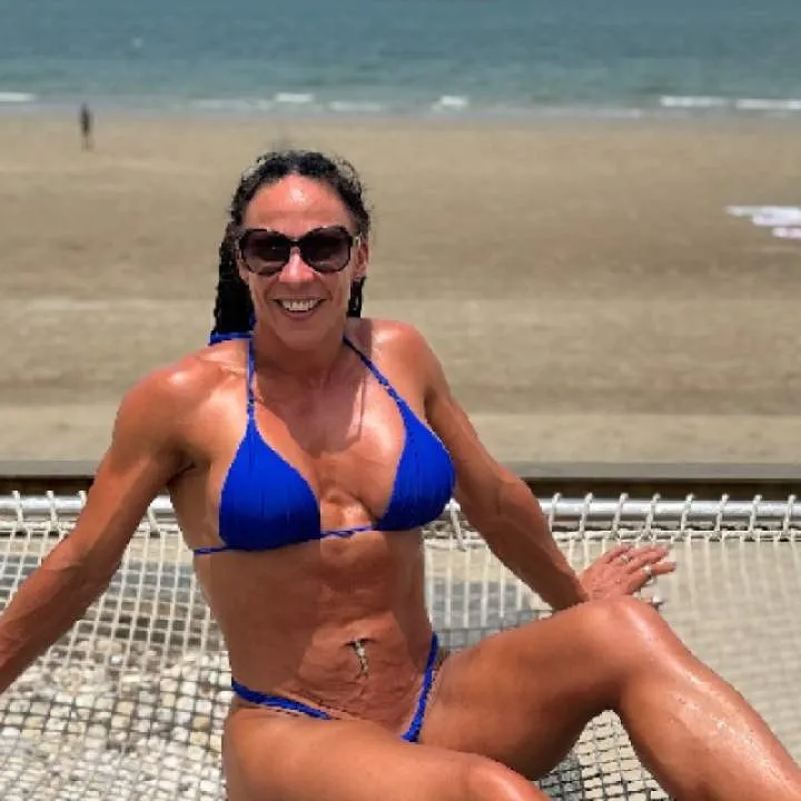 Hot Julie Photo On Jungo Live