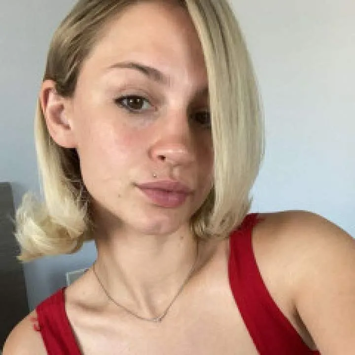 Naomi Photo On Jungo Live