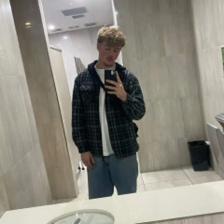 Taylor Photo On Jungo Live