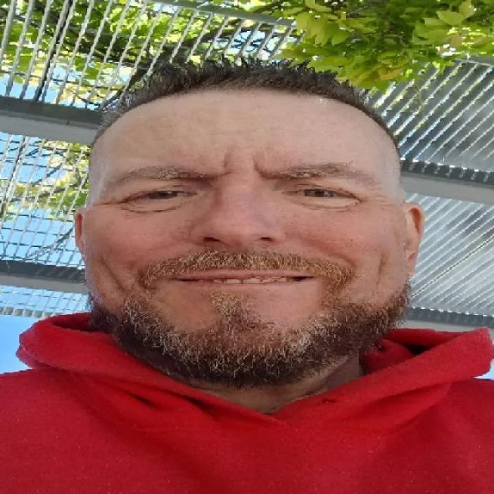 Red Photo On Jungo Live