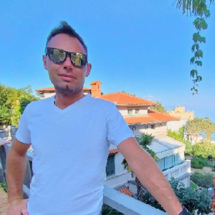 Bella Photo On Jungo Live